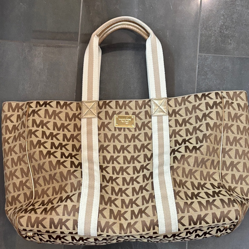Michael Kors Tan and Cream Logo Tote - Picture 10 of 17
